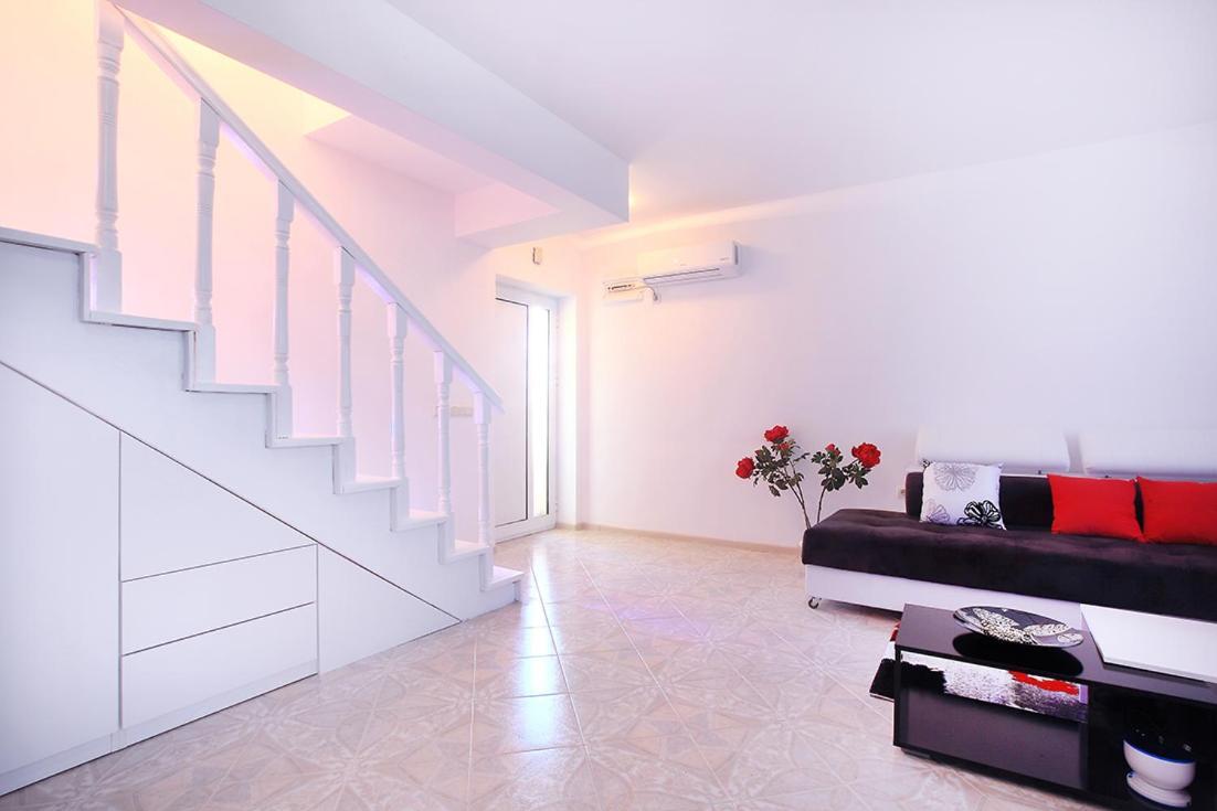 Private Apartment With Parking And Pool Baltschik Exterior foto